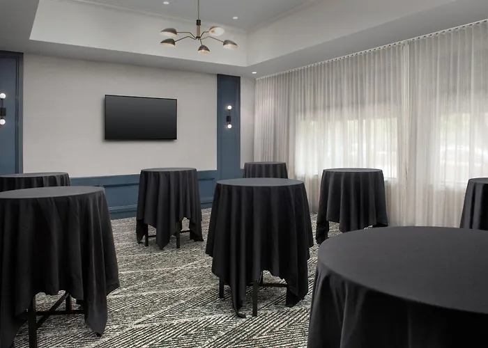 Courtyard By Marriott Savannah Downtown - Historic District